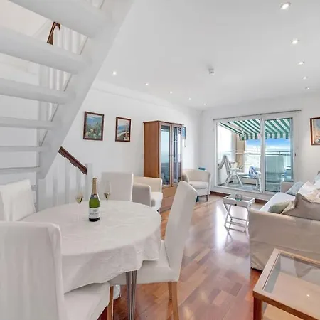 La Prom - A Two Bedroom With A Sea View Apartment